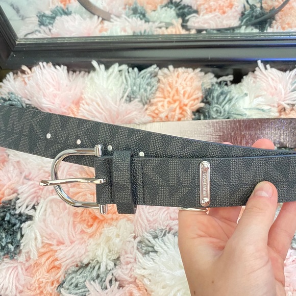 Black Michael Kors belt - Picture 2 of 5